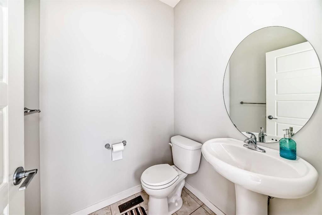102 Saddlelake Terrace Ne, Calgary, AB - Indoor Photo Showing Bathroom