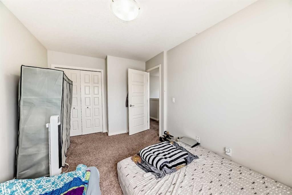 102 Saddlelake Terrace Ne, Calgary, AB - Indoor Photo Showing Bedroom
