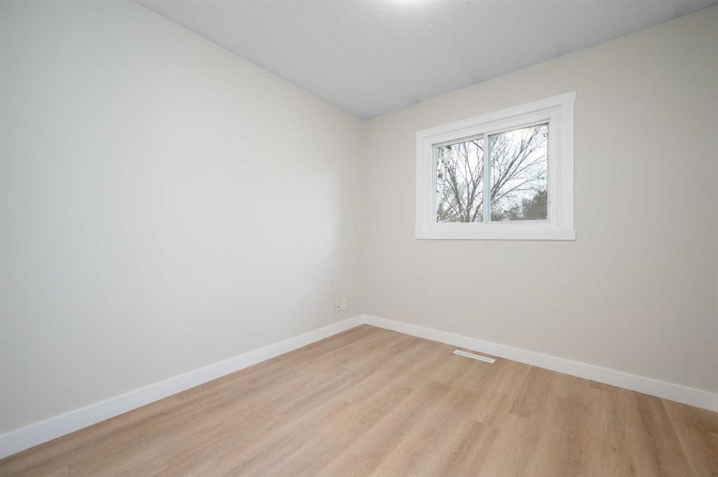 5023 Marlborough Drive Ne, Calgary, AB - Indoor Photo Showing Other Room