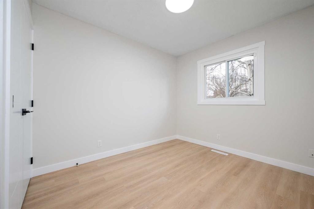 5023 Marlborough Drive Ne, Calgary, AB - Indoor Photo Showing Other Room