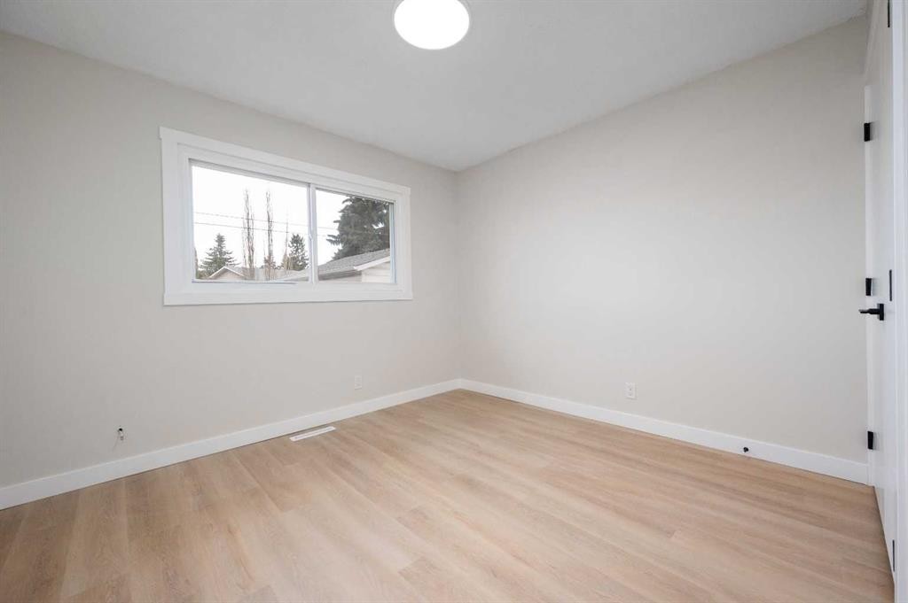 5023 Marlborough Drive Ne, Calgary, AB - Indoor Photo Showing Other Room
