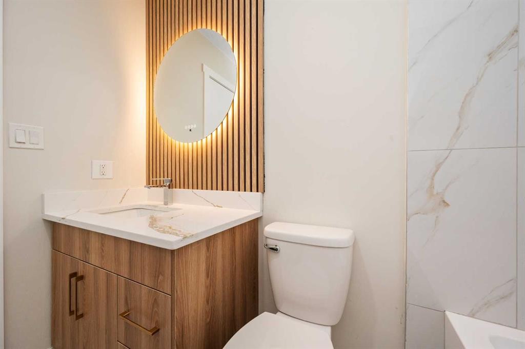 5023 Marlborough Drive Ne, Calgary, AB - Indoor Photo Showing Bathroom
