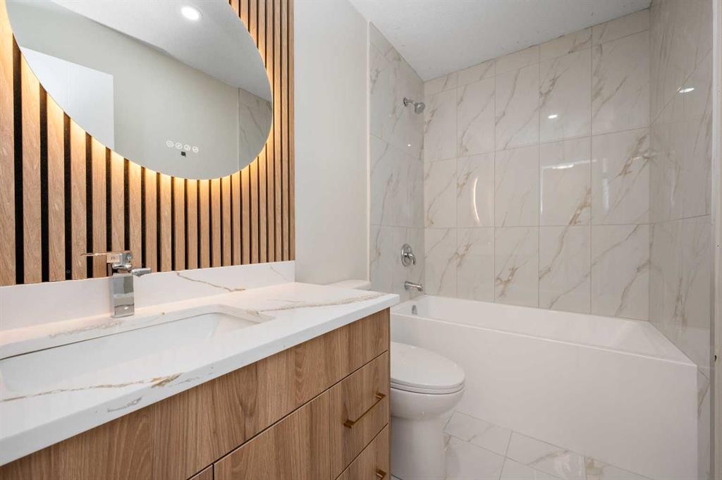 5023 Marlborough Drive Ne, Calgary, AB - Indoor Photo Showing Bathroom