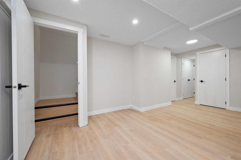 5023 Marlborough Drive Ne, Calgary, AB - Indoor Photo Showing Other Room