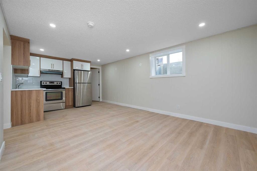 5023 Marlborough Drive Ne, Calgary, AB - Indoor