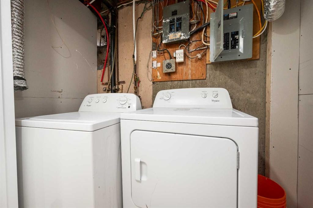 5023 Marlborough Drive Ne, Calgary, AB - Indoor Photo Showing Laundry Room