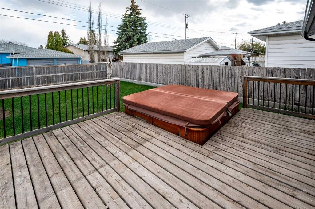 5023 Marlborough Drive Ne, Calgary, AB - Outdoor With Deck Patio Veranda With Exterior