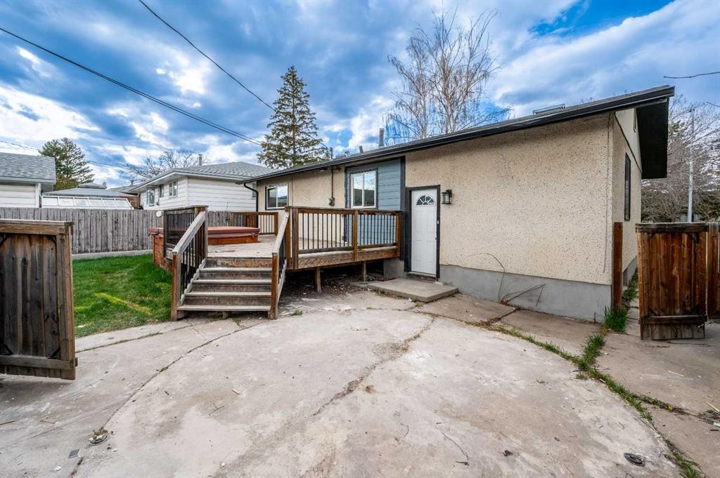 5023 Marlborough Drive Ne, Calgary, AB - Outdoor With Deck Patio Veranda