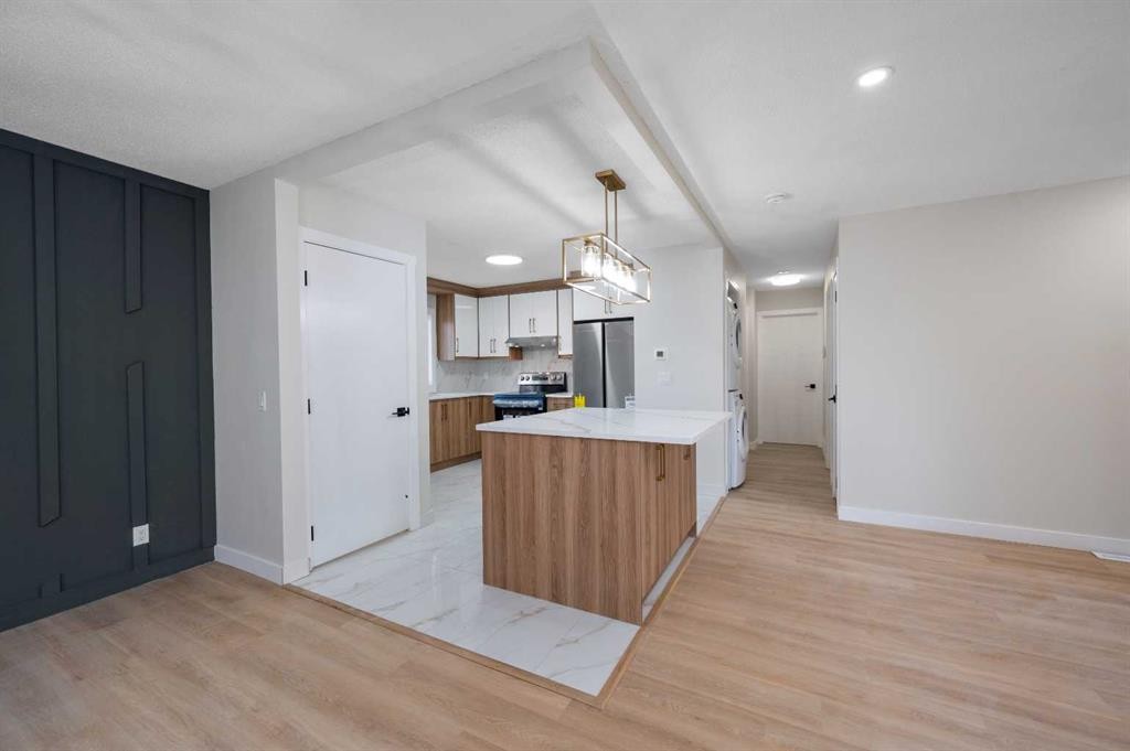 5023 Marlborough Drive Ne, Calgary, AB - Indoor Photo Showing Kitchen
