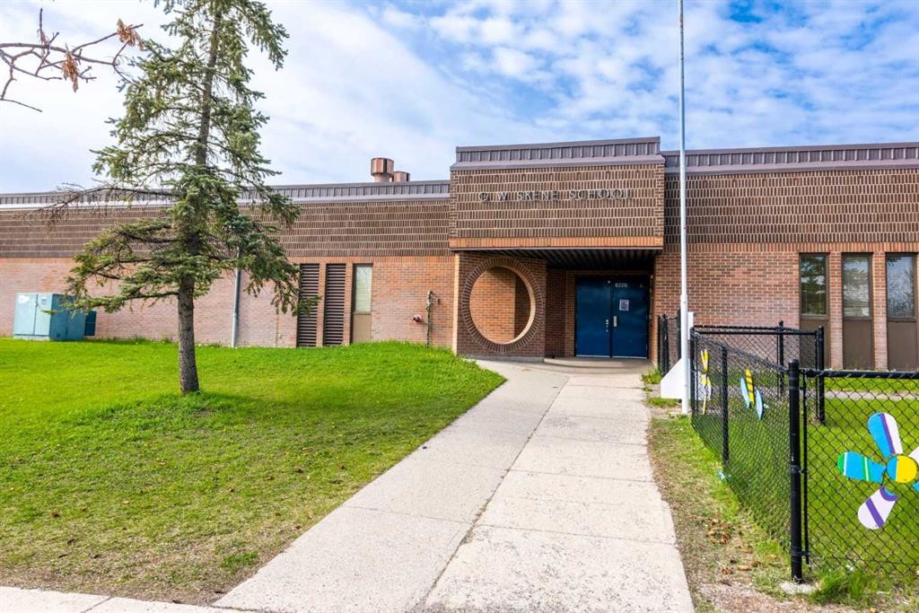 5023 Marlborough Drive Ne, Calgary, AB - Outdoor