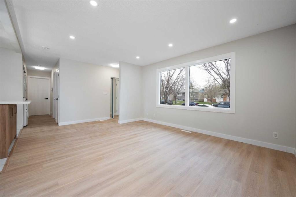 5023 Marlborough Drive Ne, Calgary, AB - Indoor