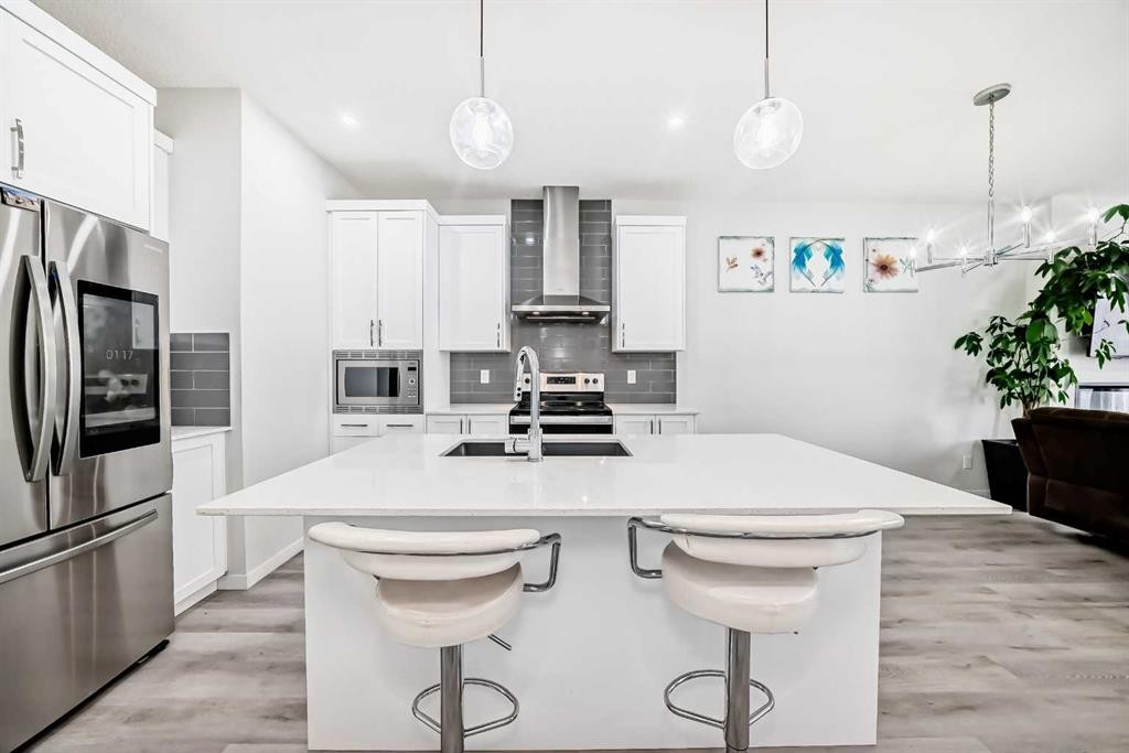 332 Dawson Drive, Chestermere, AB - Indoor Photo Showing Kitchen With Upgraded Kitchen
