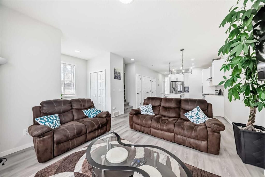 332 Dawson Drive, Chestermere, AB - Indoor Photo Showing Living Room
