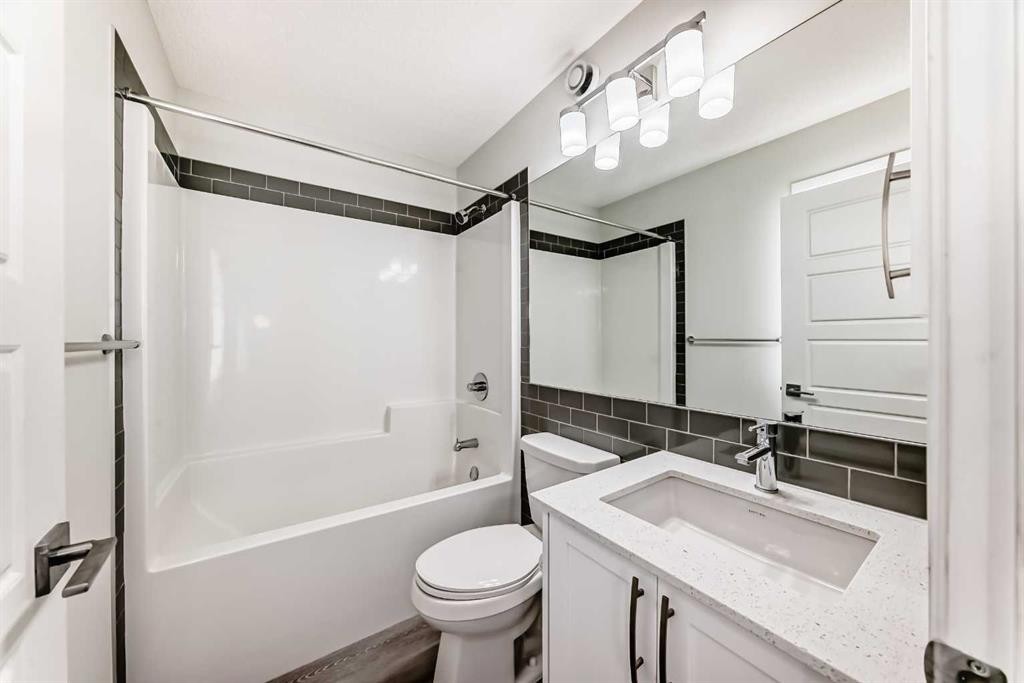 332 Dawson Drive, Chestermere, AB - Indoor Photo Showing Bathroom