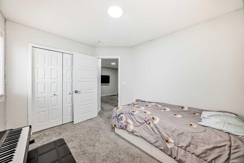 332 Dawson Drive, Chestermere, AB - Indoor Photo Showing Bedroom