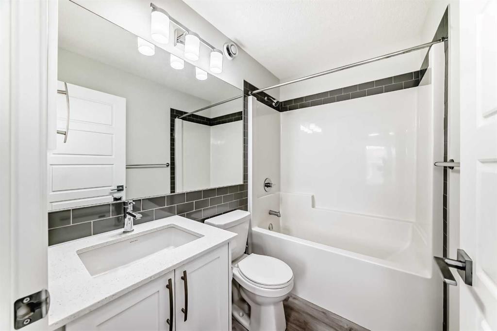 332 Dawson Drive, Chestermere, AB - Indoor Photo Showing Bathroom