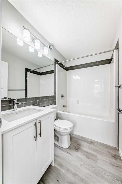 332 Dawson Drive, Chestermere, AB - Indoor Photo Showing Bathroom