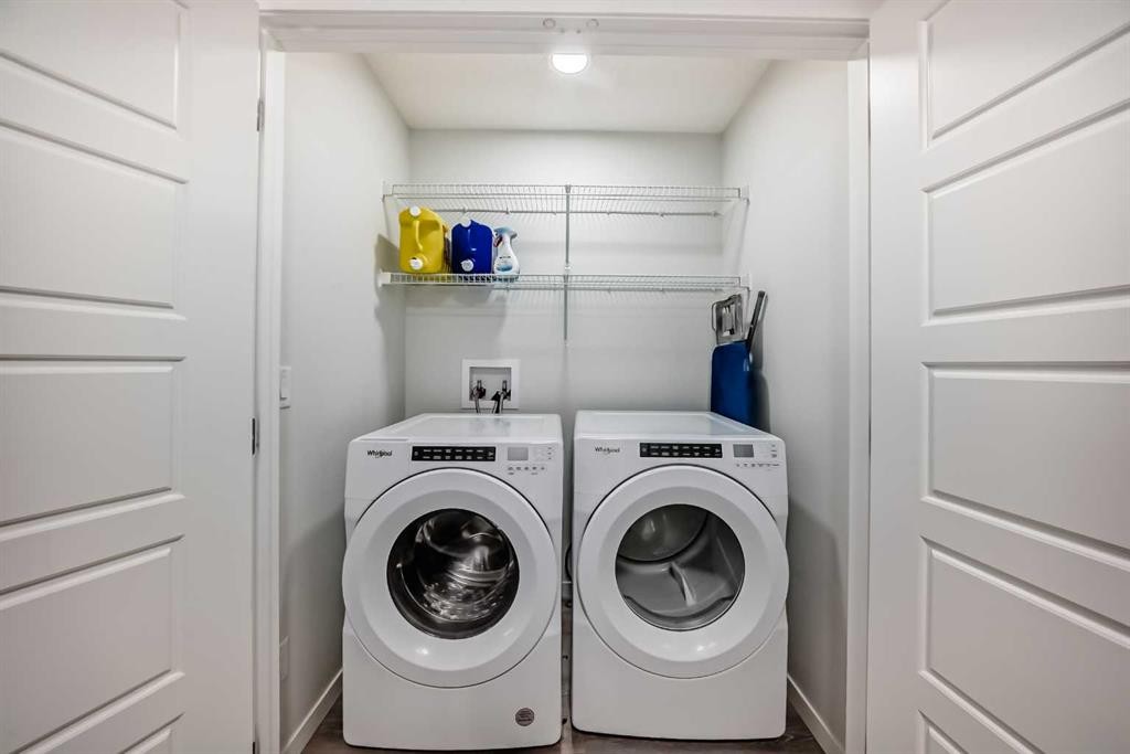 332 Dawson Drive, Chestermere, AB - Indoor Photo Showing Laundry Room