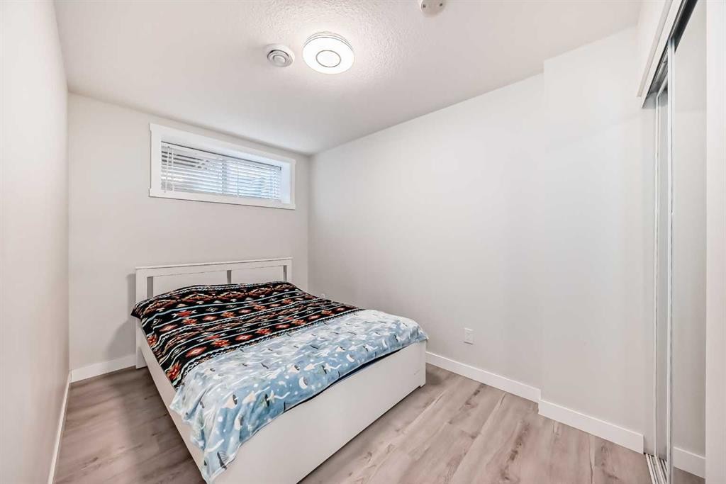 332 Dawson Drive, Chestermere, AB - Indoor Photo Showing Bedroom