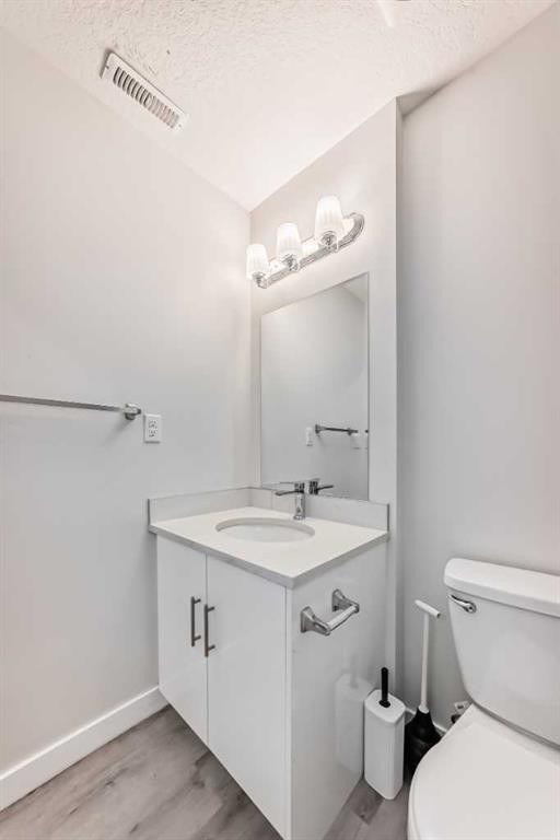 332 Dawson Drive, Chestermere, AB - Indoor Photo Showing Bathroom