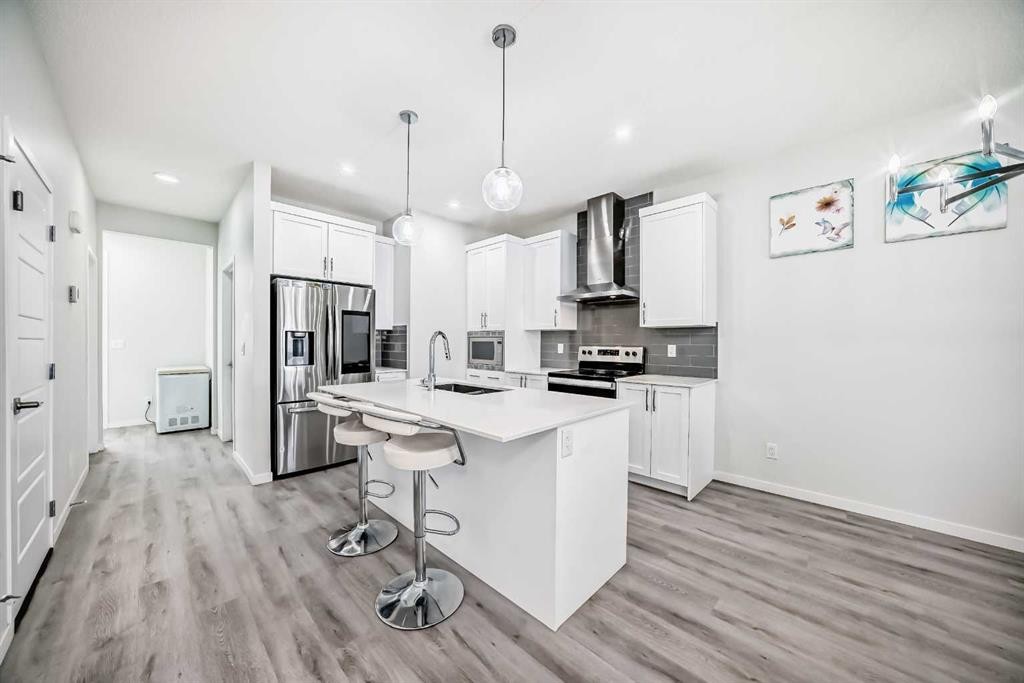 332 Dawson Drive, Chestermere, AB - Indoor Photo Showing Kitchen With Upgraded Kitchen