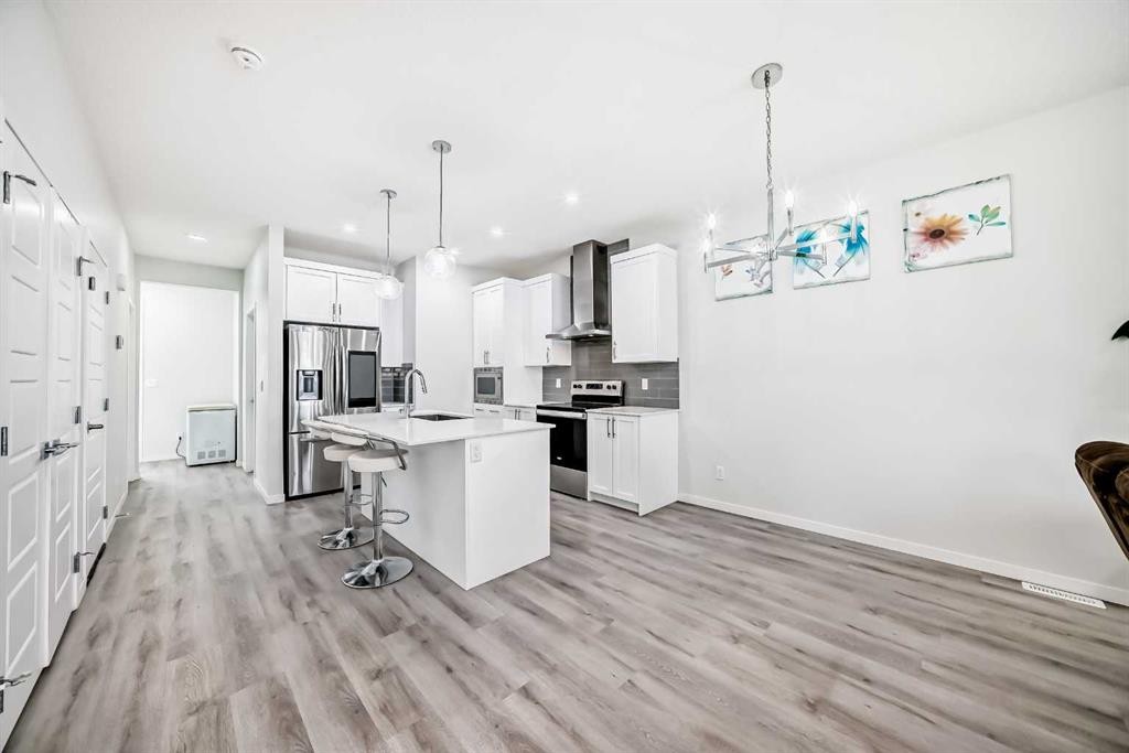 332 Dawson Drive, Chestermere, AB - Indoor Photo Showing Kitchen With Upgraded Kitchen