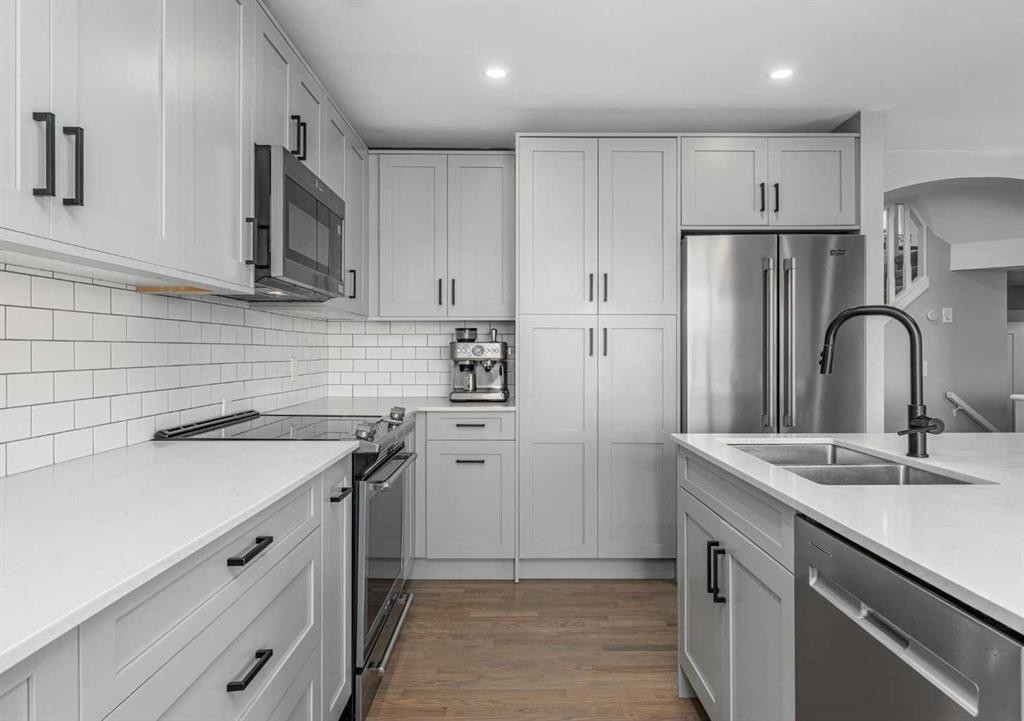 8 Sheep River Hill, Okotoks, AB - Indoor Photo Showing Kitchen With Stainless Steel Kitchen With Double Sink With Upgraded Kitchen
