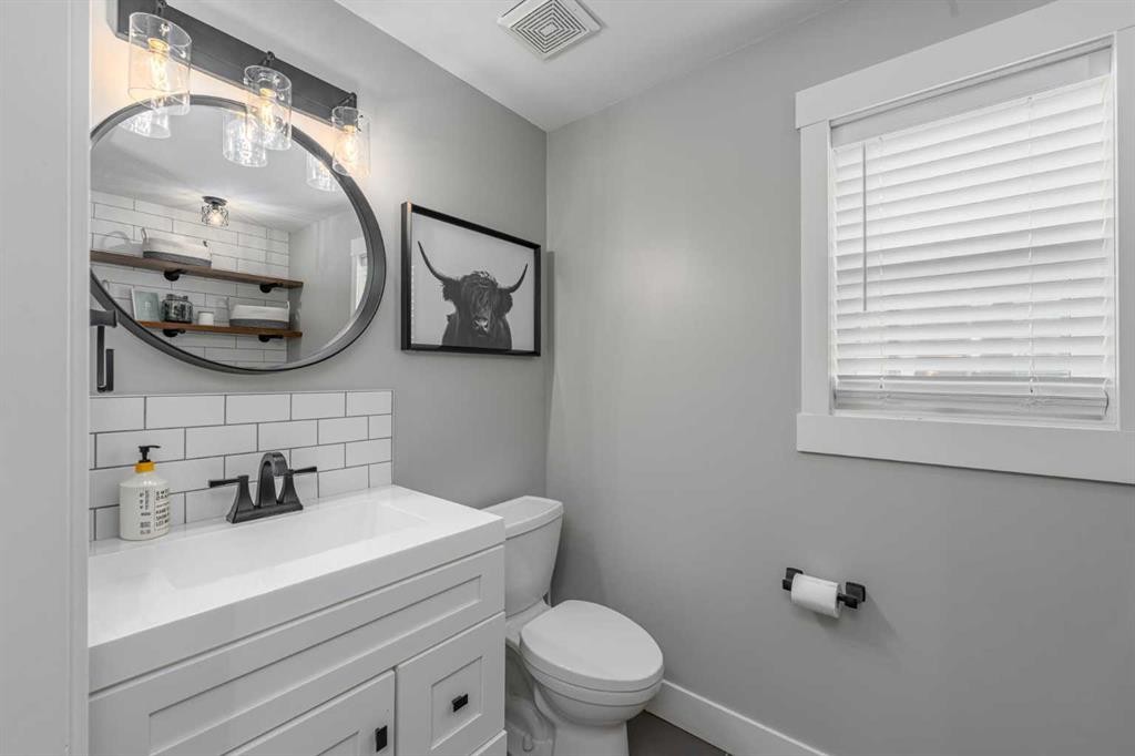 8 Sheep River Hill, Okotoks, AB - Indoor Photo Showing Bathroom