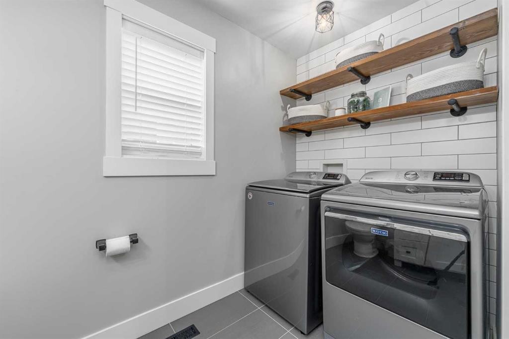 8 Sheep River Hill, Okotoks, AB - Indoor Photo Showing Laundry Room
