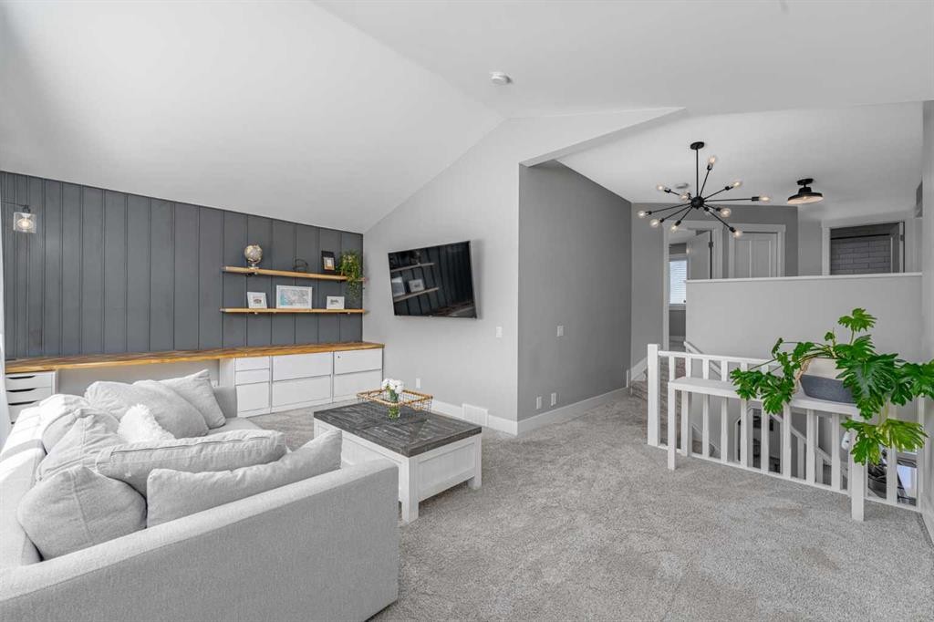 8 Sheep River Hill, Okotoks, AB - Indoor Photo Showing Living Room