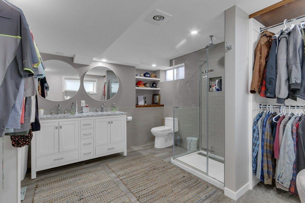 2728 45 Street Sw, Calgary, AB - Indoor