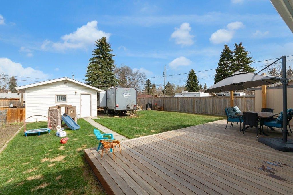 2728 45 Street Sw, Calgary, AB - Outdoor With Deck Patio Veranda With Backyard