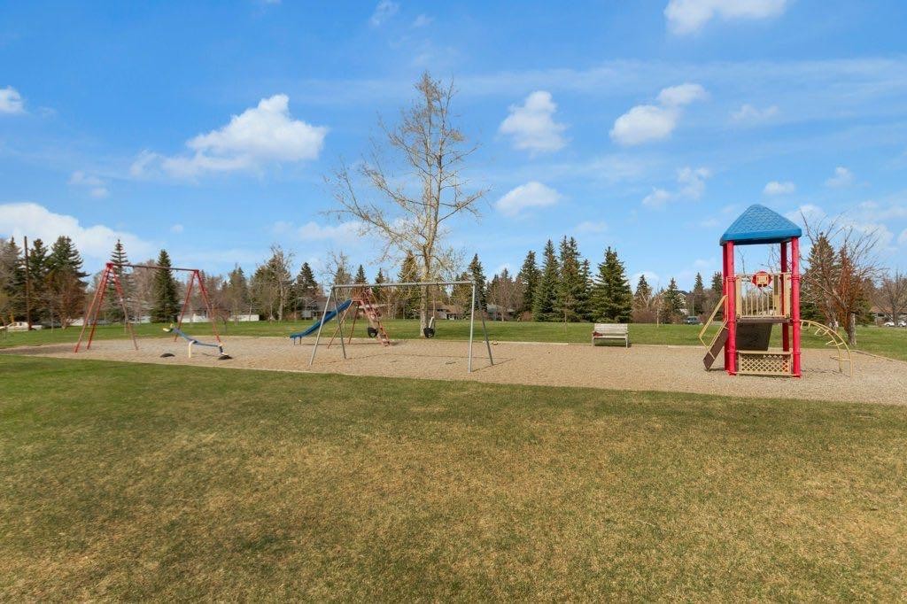 2728 45 Street Sw, Calgary, AB - Outdoor