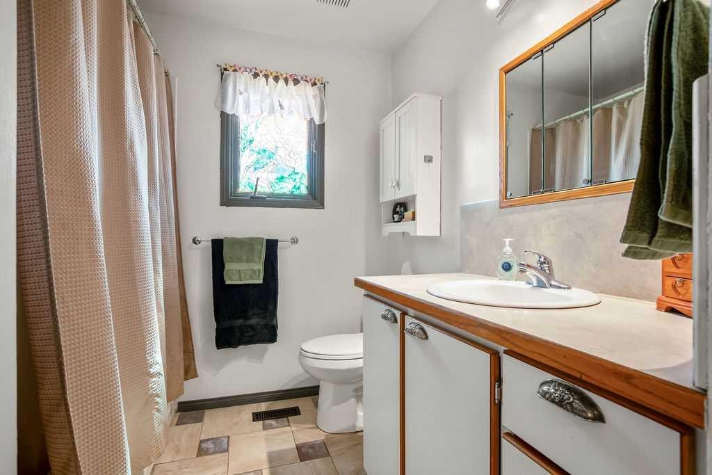 13 Park Road, Strathmore, AB - Indoor Photo Showing Bathroom