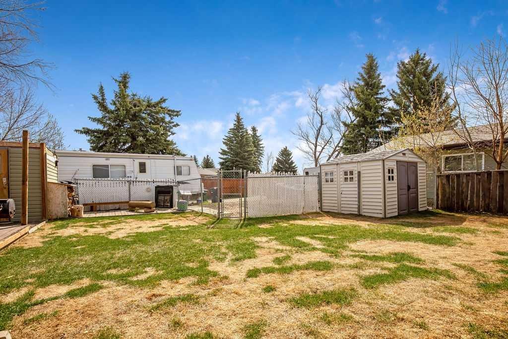 13 Park Road, Strathmore, AB - Outdoor