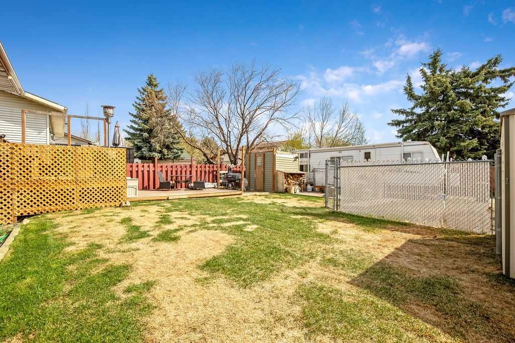 13 Park Road, Strathmore, AB - Outdoor