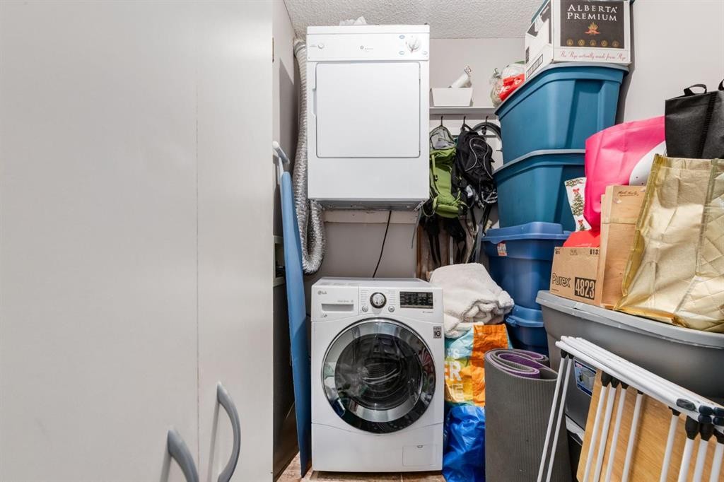 1414-12 Cimarron Common, Okotoks, AB - Indoor Photo Showing Laundry Room