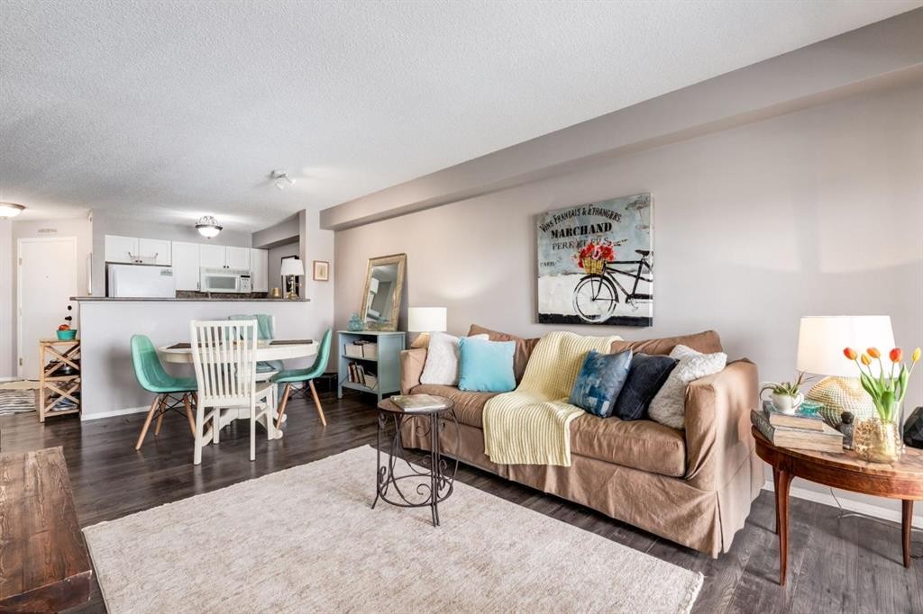 1414-12 Cimarron Common, Okotoks, AB - Indoor Photo Showing Living Room