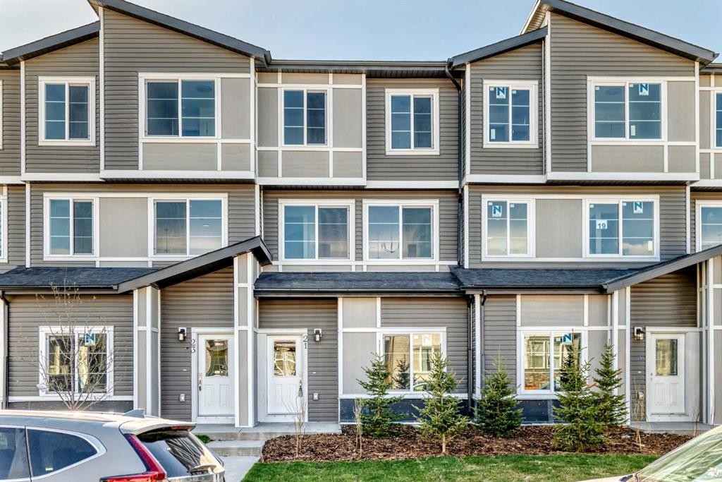 21 Cornergate Place Ne, Calgary, AB - Outdoor With Facade