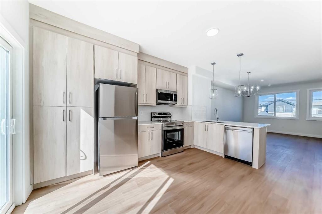 21 Cornergate Place Ne, Calgary, AB - Indoor Photo Showing Kitchen With Upgraded Kitchen