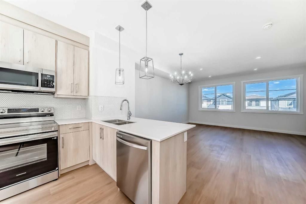 21 Cornergate Place Ne, Calgary, AB - Indoor Photo Showing Kitchen With Double Sink With Upgraded Kitchen