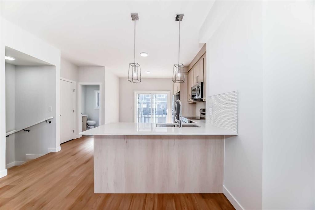 21 Cornergate Place Ne, Calgary, AB - Indoor Photo Showing Kitchen