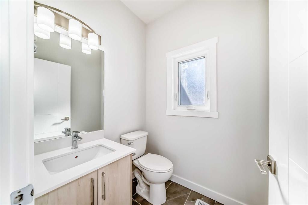 21 Cornergate Place Ne, Calgary, AB - Indoor Photo Showing Bathroom
