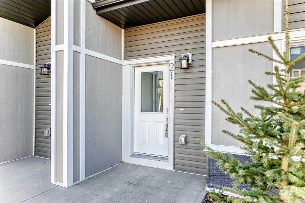 21 Cornergate Place Ne, Calgary, AB - Outdoor With Exterior