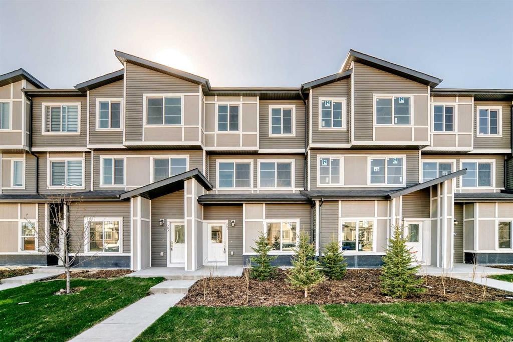 21 Cornergate Place Ne, Calgary, AB - Outdoor With Facade