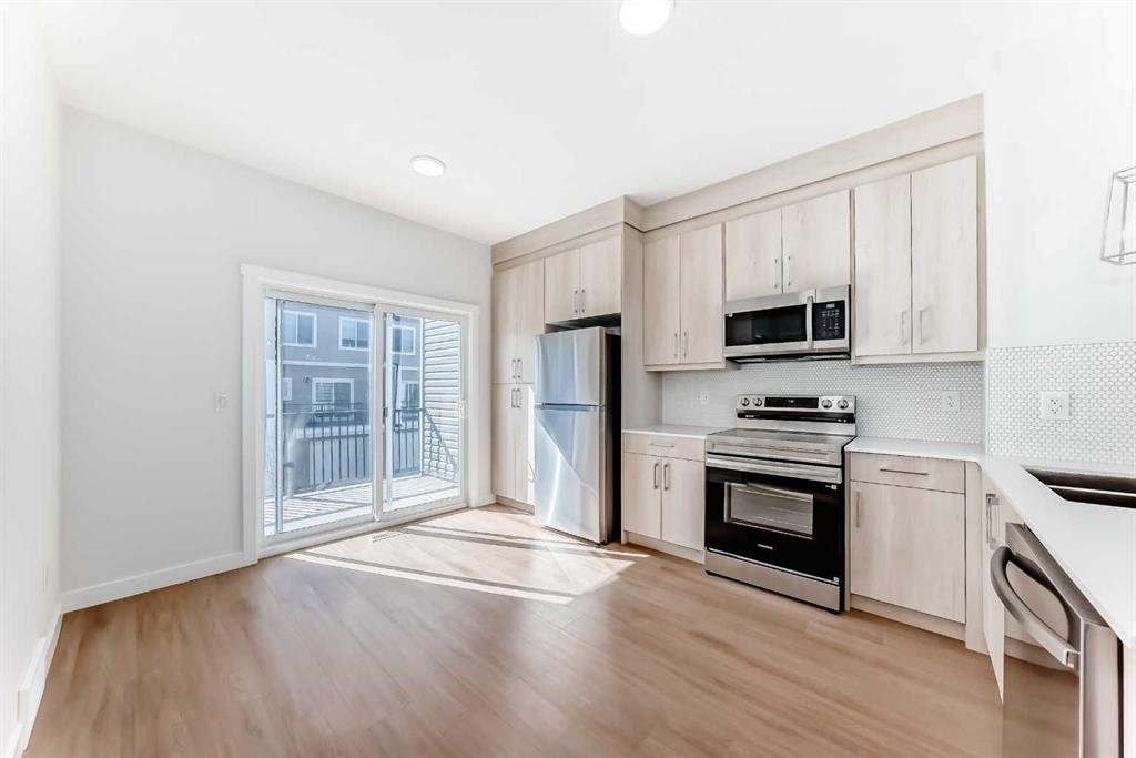 21 Cornergate Place Ne, Calgary, AB - Indoor Photo Showing Kitchen