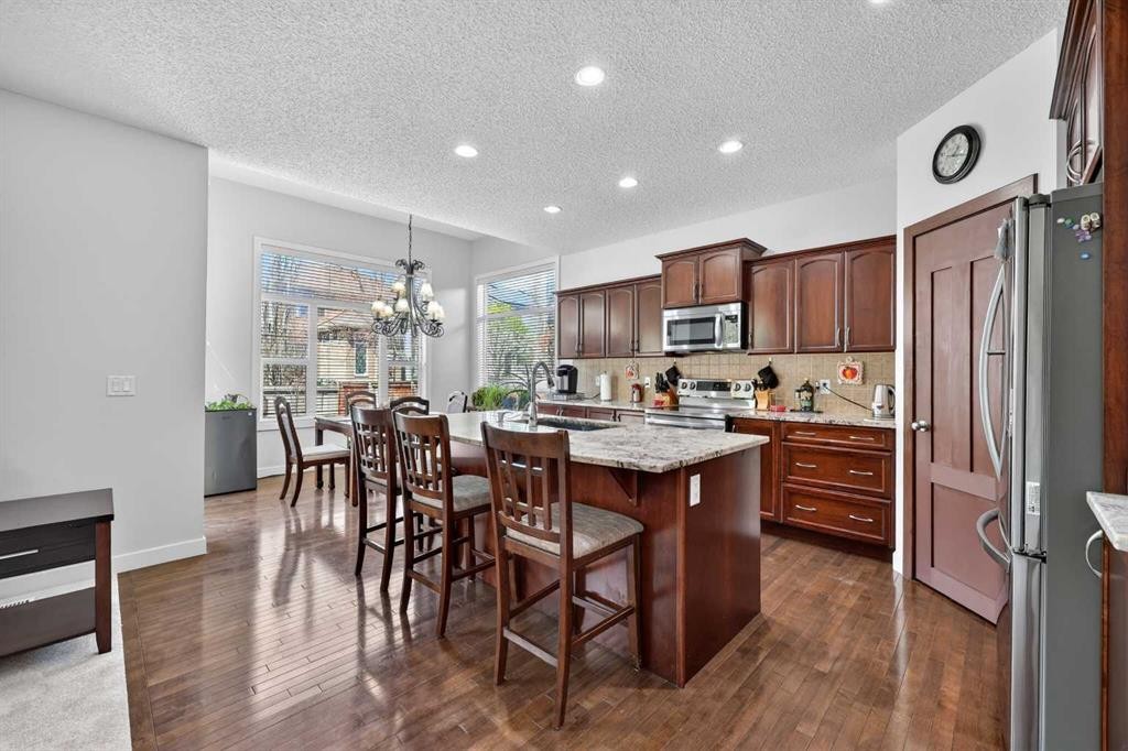 64 Cranridge Crescent Se, Calgary, AB - Indoor Photo Showing Kitchen