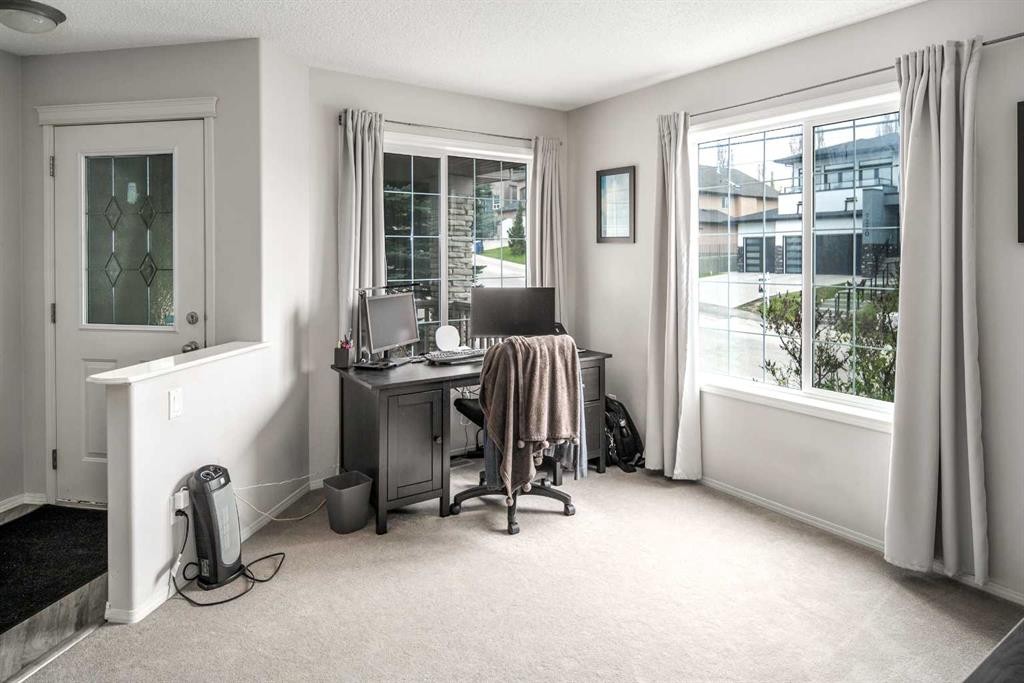 4 Springbank Bay Sw, Calgary, AB - Indoor Photo Showing Office
