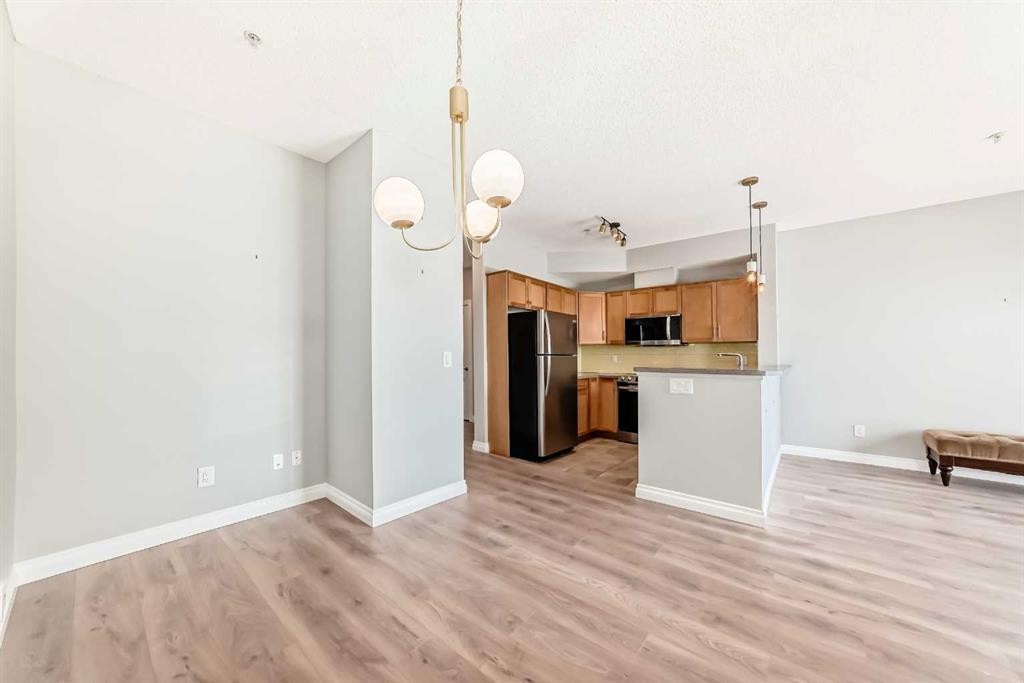 2-132 Rockyledge View Nw, Calgary, AB - Indoor Photo Showing Kitchen