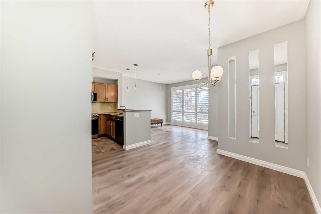 2-132 Rockyledge View Nw, Calgary, AB - Indoor Photo Showing Kitchen